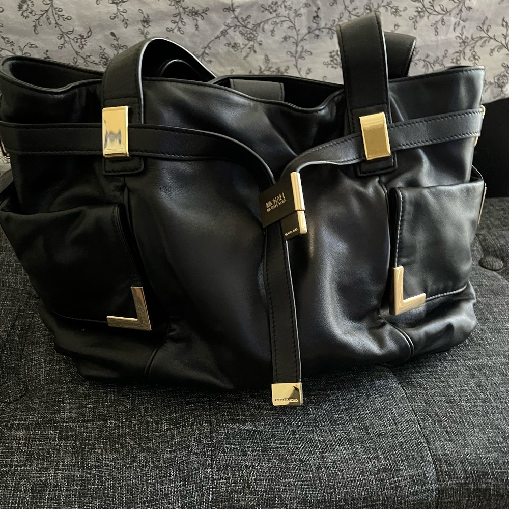 Michael Kors Beverly Shoulder Bag